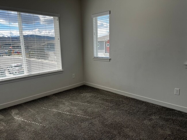 Building Photo - Absolutely STUNNING Townhome!!!