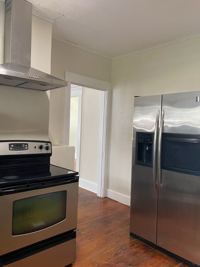 Building Photo - 121 Bellevue Ave