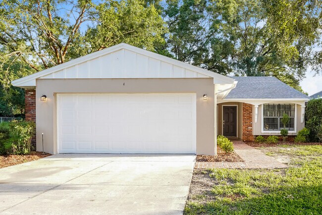 Building Photo - Spacious 3-Bedroom Eustis Home