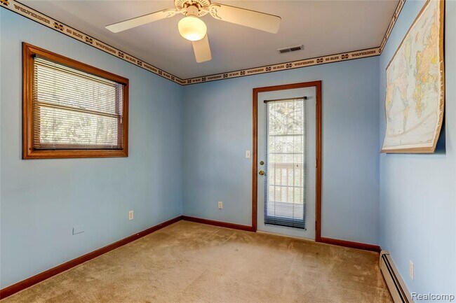 Building Photo - 8976 Lyniss Dr