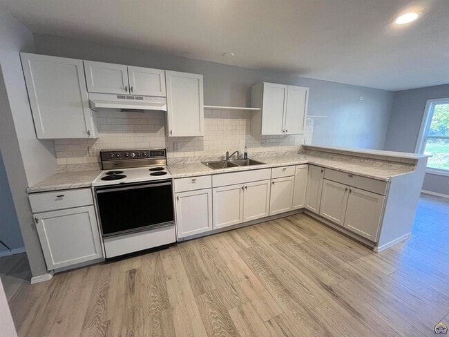 Building Photo - 2011 W 7th Ave