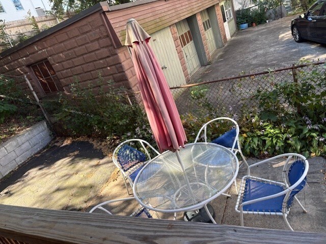 Building Photo - 52 Harvest St