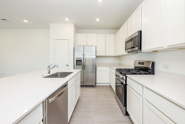 Building Photo - 2135 Salinas Dr