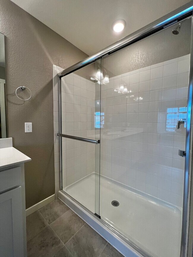 Building Photo - Gorgeous 4 Bed, 2.5 Bath New-Build in Bert...