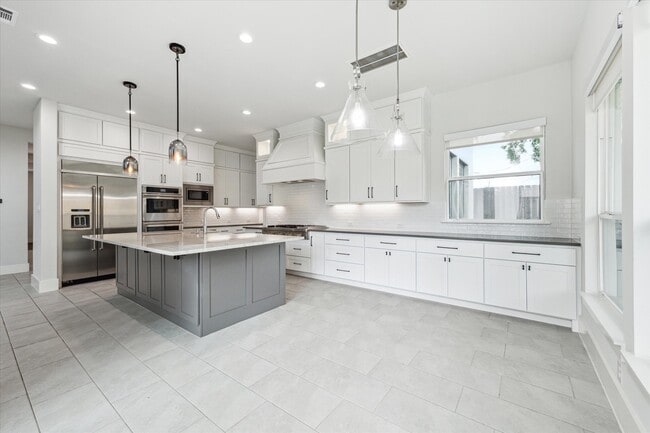 Building Photo - 626 Attingham Dr