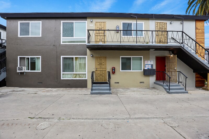 Building Photo - 1358 W 36th St