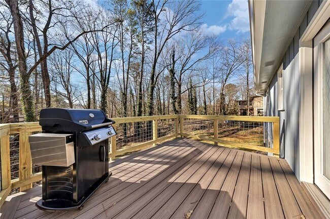 Building Photo - 303 Nottingham Dr