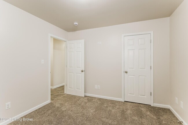Building Photo - 11601 Top Walnut Loop