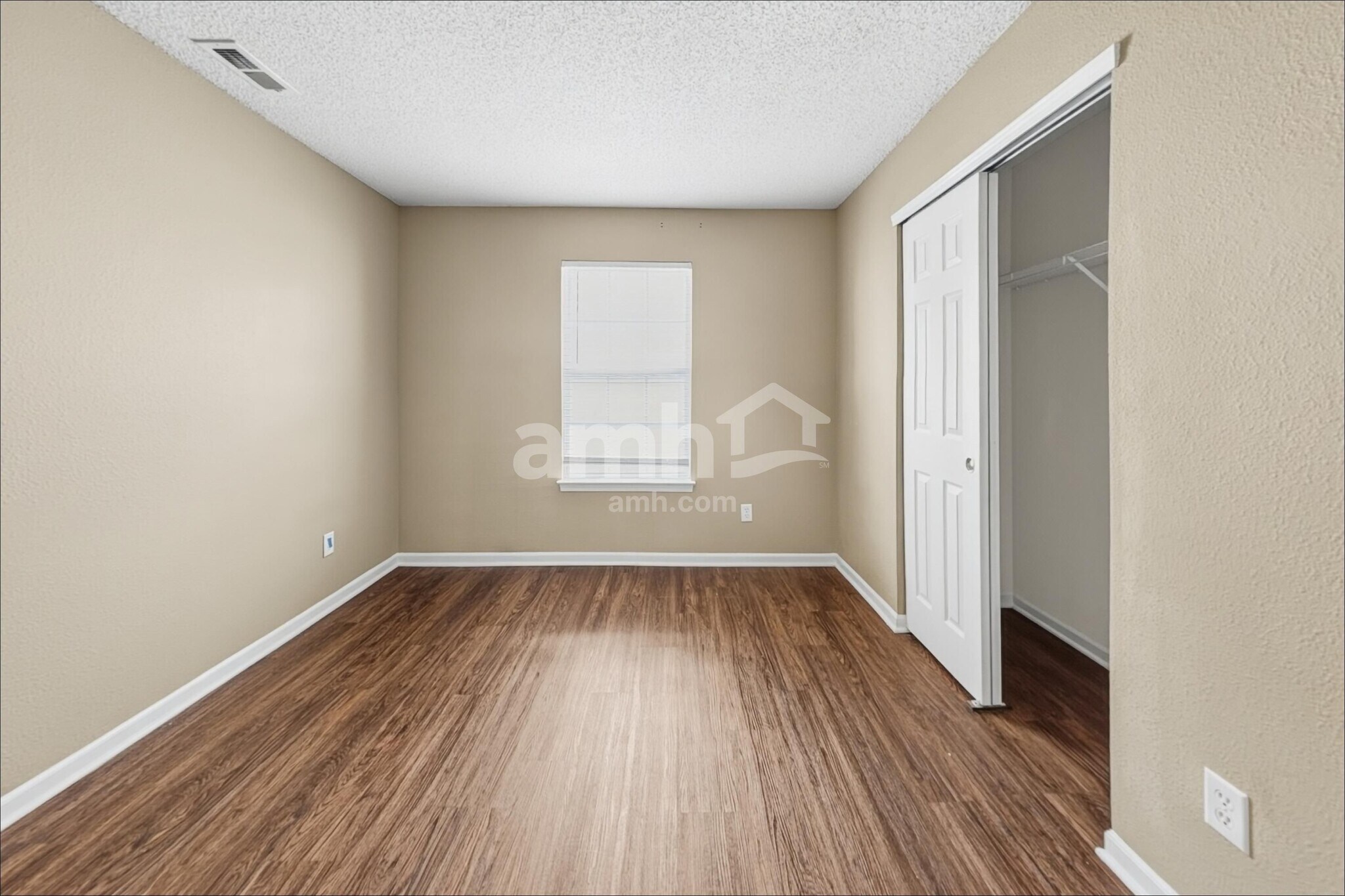 Building Photo - 10981 Clear Spring Dr