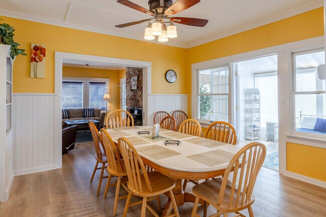 Building Photo - 640 S Columbia St