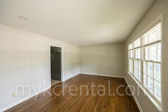 Building Photo - 9108 W 95th St