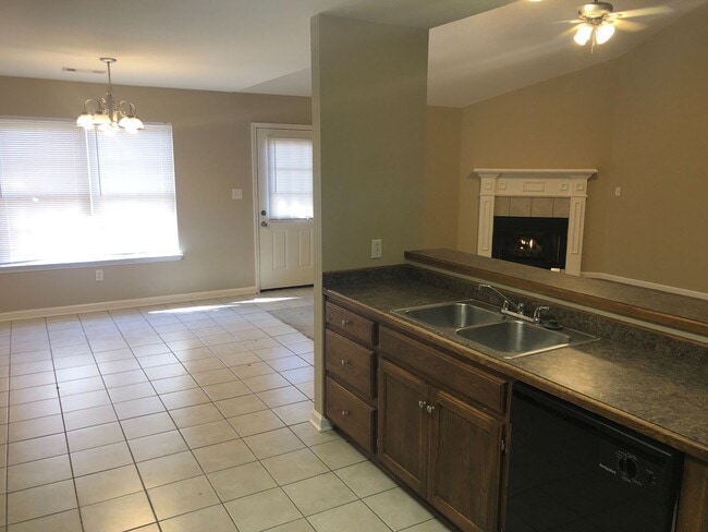 Building Photo - 327 Autumn Dr