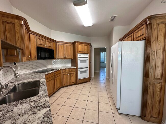 Building Photo - 3028 Whitehall Ln