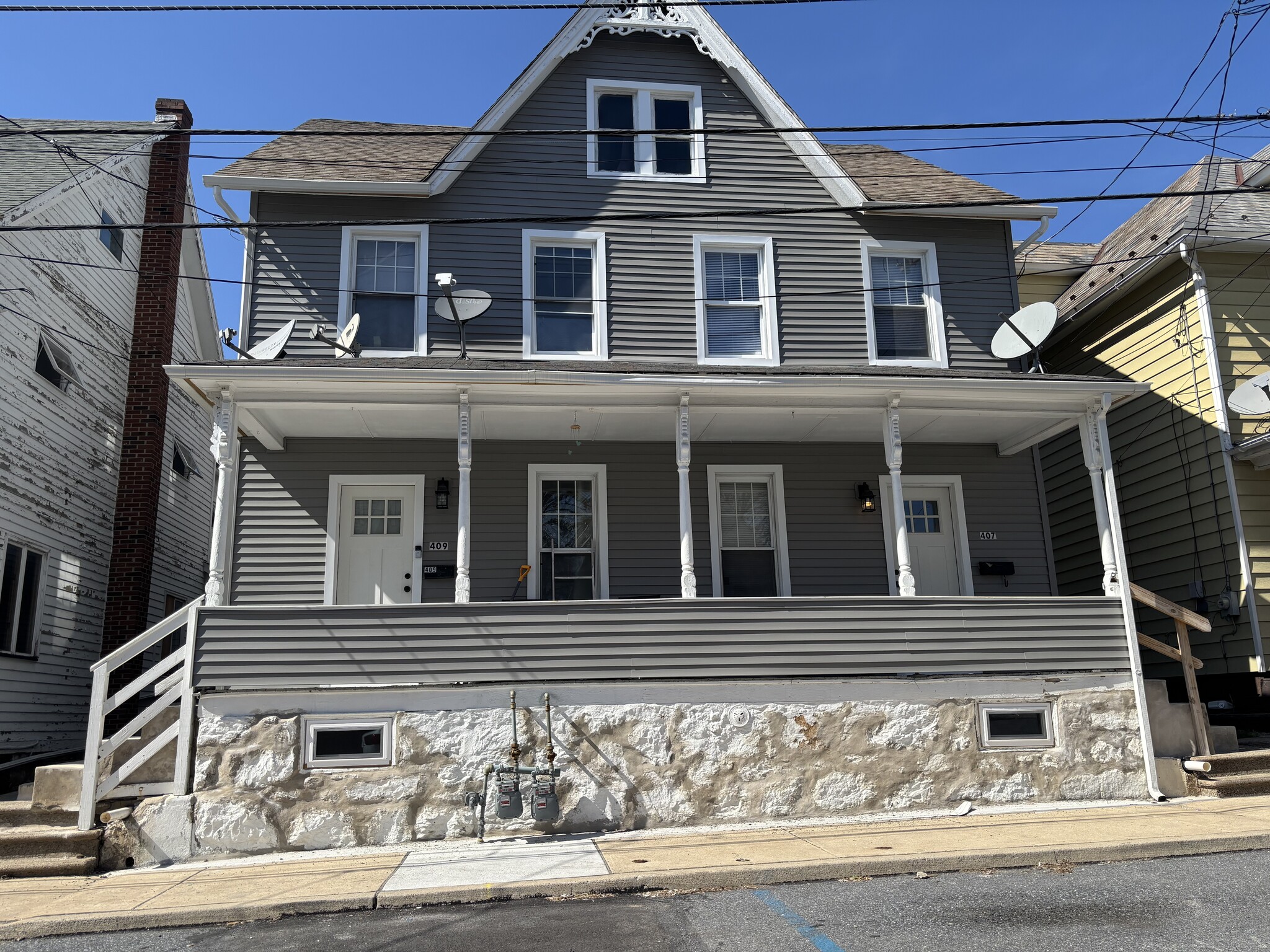 Building Photo - 407 William St