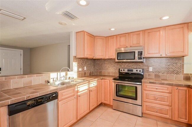 Building Photo - 4600 Sloan Ave