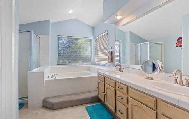 Building Photo - 2502 Cortina Ave