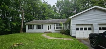 Building Photo - 13 Cardinal Dr