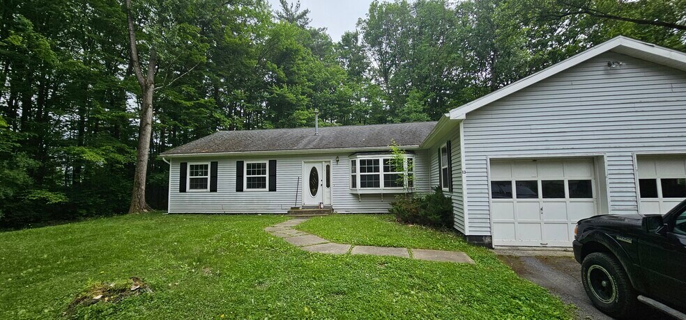 Primary Photo - 13 Cardinal Dr