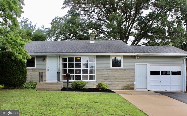 Building Photo - 608 Whitman St