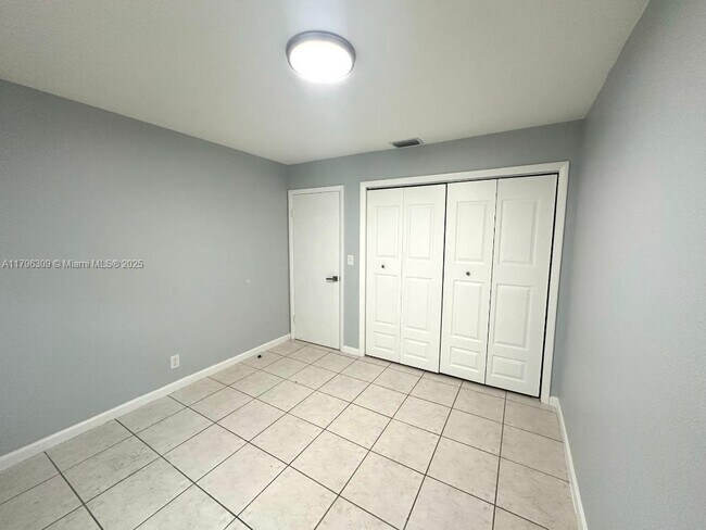 Building Photo - 5160 SW 26th Ave