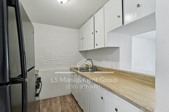 Building Photo - 408 Ira Ave