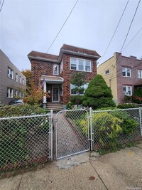 Building Photo - 17 Tilrose Ave