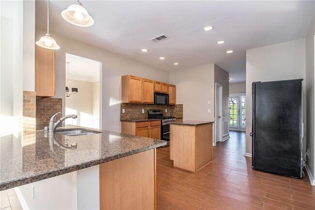 Building Photo - 395 Sugarberry Ln