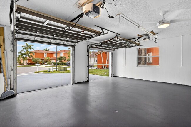 Building Photo - 8225 Pelican Harbour Dr