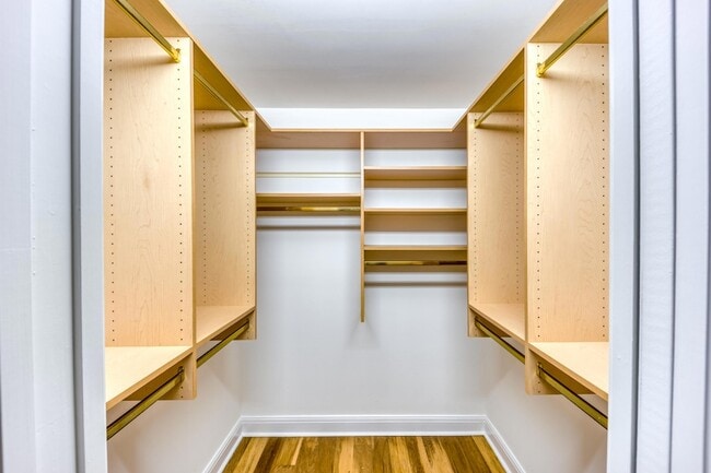 Building Photo - 625 NW North River Dr