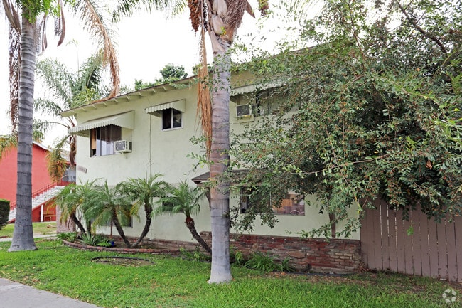 Building Photo - The Palms On Tamarack