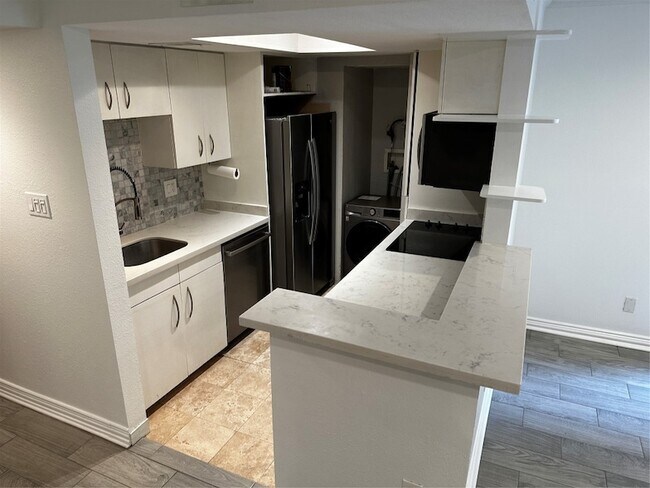 Building Photo - 1909 Brun St