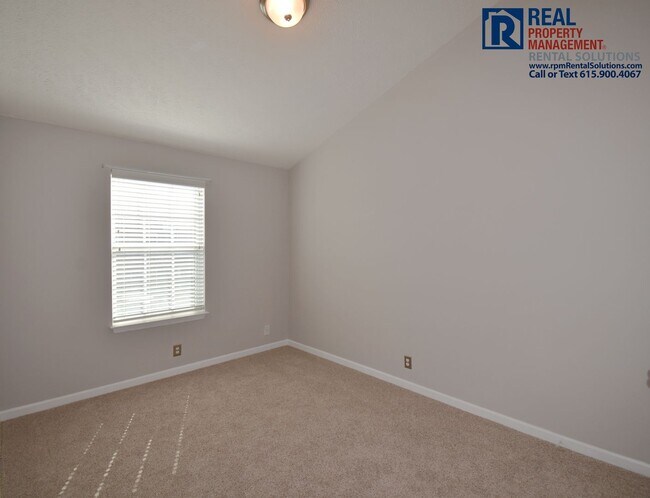 Building Photo - Wonderful 3BR Mboro townhome- GREAT location!