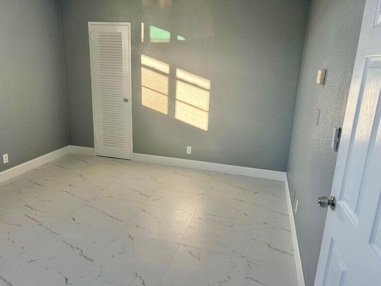 Building Photo - 3801 S Ocean Dr