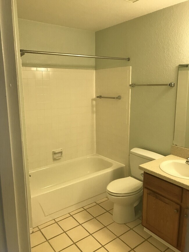 Building Photo - Charming 2-Bed/2.5-Bath Townhome in Cherry Creek School District!