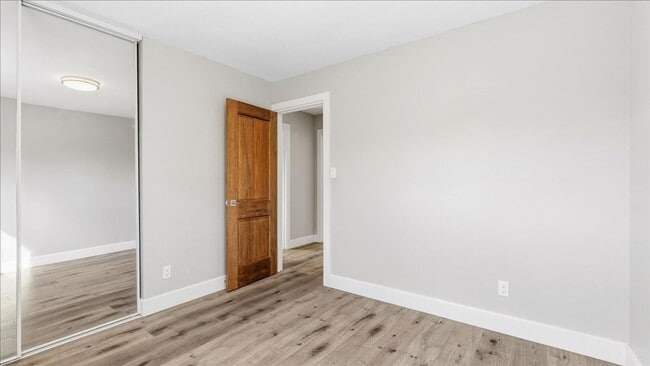 Building Photo - 1016 Woodglen Dr