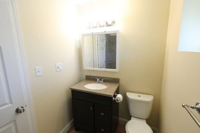 Building Photo - 6157 W Belmont Ave