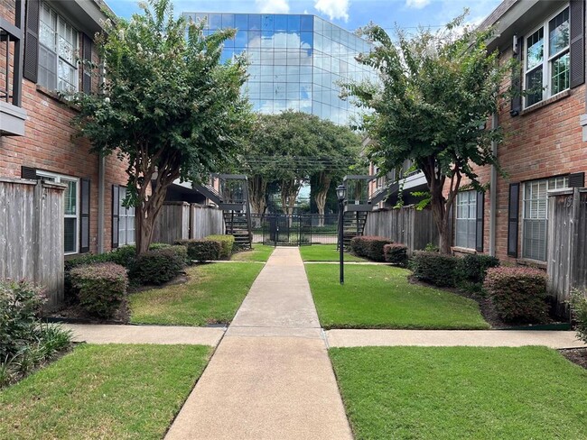 Building Photo - 1223 Augusta Dr