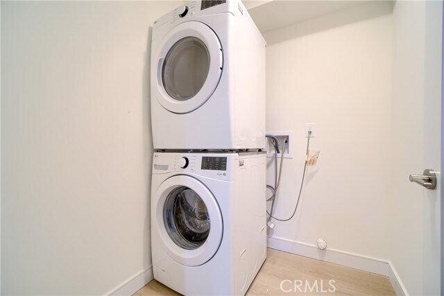 Building Photo - 259 S Ave 54