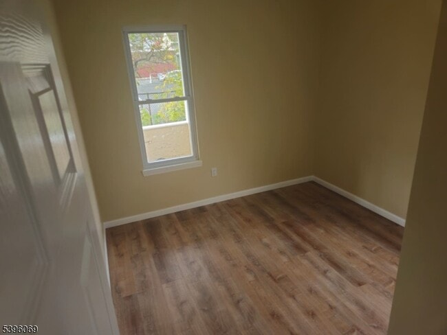 Building Photo - 518-520 E 23rd St