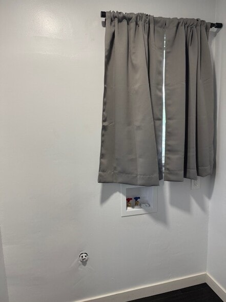 Building Photo - 2903 W 85th St