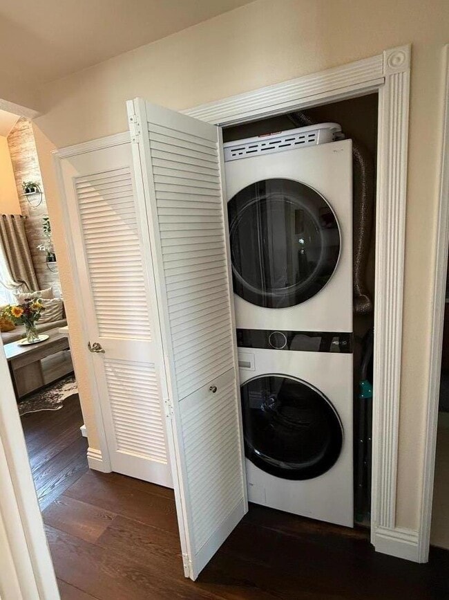 Building Photo - 767 Port Walk Pl