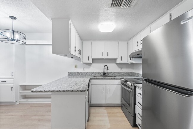 Building Photo - 555 62nd St S