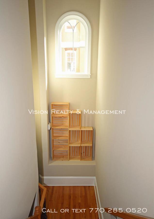 Building Photo - 829 Clifton Heights Ln.- Luxury Townhome