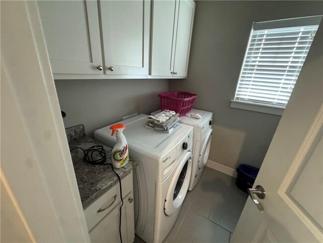 Building Photo - 1695 Nettleship St