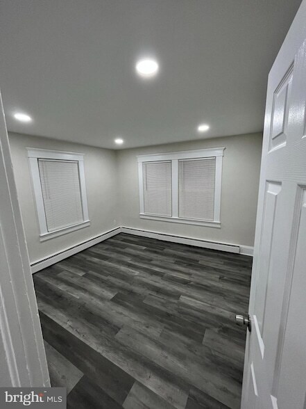 Building Photo - 28 Victoria Ave