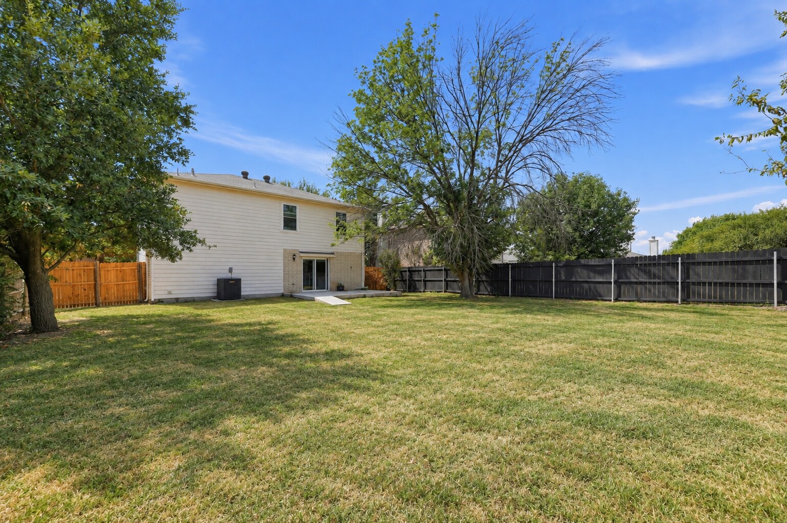 Building Photo - 3912 Sonoma Dr