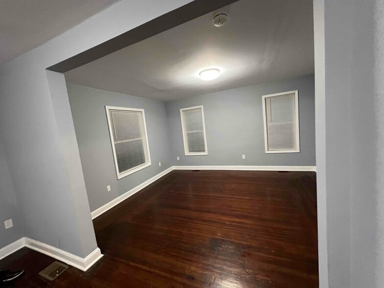 Building Photo - 267 Sargeant St