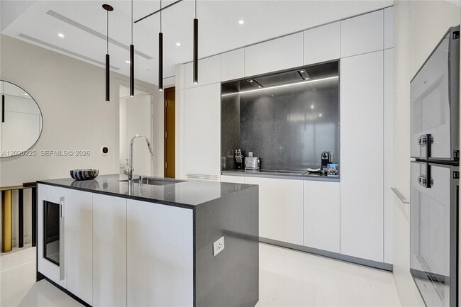 Building Photo - 300 Biscayne Blvd Way