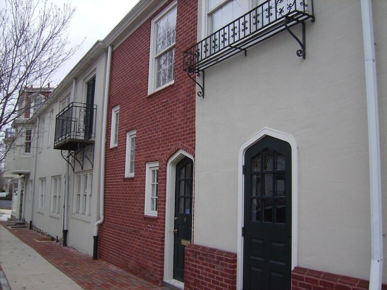 Primary Photo - 16 W Abington Ave