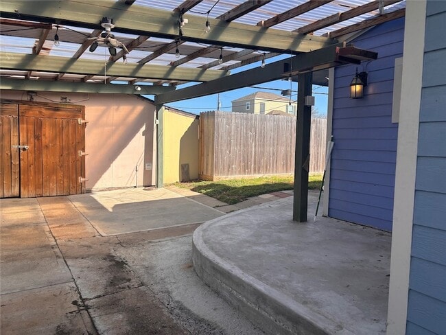 Building Photo - 1310 Harris Way